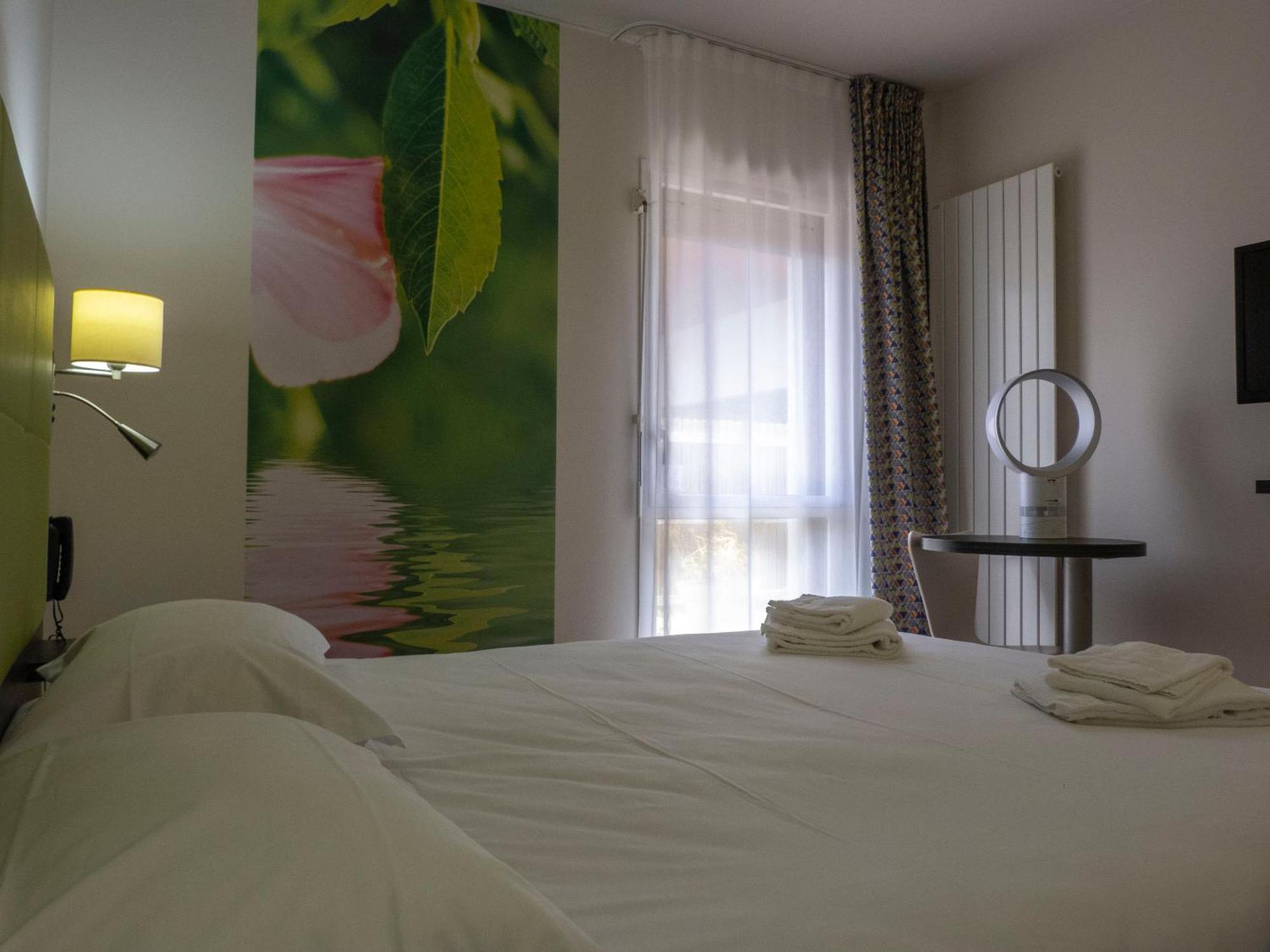 Hotel La Verriaire - The Originals La Verrie Экстерьер фото